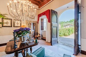 Villa Borbone - Perched on the Lucca Hills