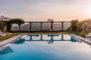 Villa Borbone - Perched on the Lucca Hills