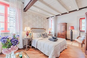 Villa Borbone - Perched on the Lucca Hills