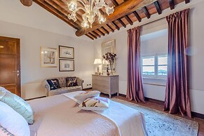 Villa Borbone - Perched on the Lucca Hills