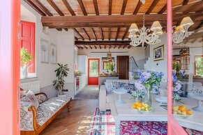 Villa Borbone - Perched on the Lucca Hills