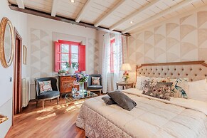 Villa Borbone - Perched on the Lucca Hills