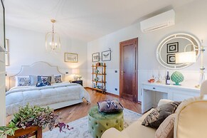 Villa Borbone - Perched on the Lucca Hills