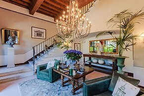 Villa Borbone - Perched on the Lucca Hills