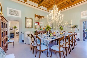 Villa Borbone - Perched on the Lucca Hills