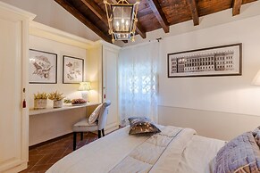 Villa Borbone - Perched on the Lucca Hills