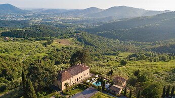 Villa Borbone - Perched on the Lucca Hills