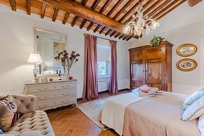 Villa Borbone - Perched on the Lucca Hills
