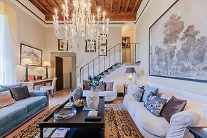 Villa Borbone - Perched on the Lucca Hills