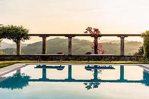 Villa Borbone - Perched on the Lucca Hills