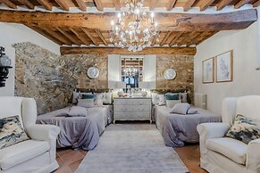 Villa Borbone - Perched on the Lucca Hills