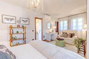 Villa Borbone - Perched on the Lucca Hills