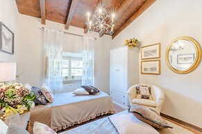 Villa Borbone - Perched on the Lucca Hills