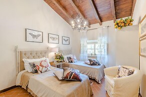 Villa Borbone - Perched on the Lucca Hills