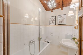 Villa Borbone - Perched on the Lucca Hills