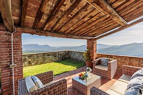 Villa Borbone - Perched on the Lucca Hills