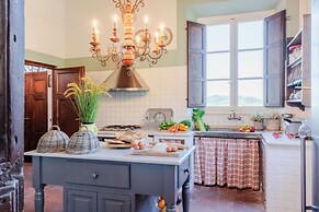 Villa Borbone - Perched on the Lucca Hills