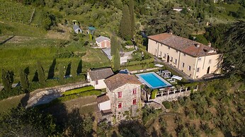 Villa Borbone - Perched on the Lucca Hills