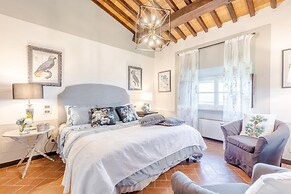 Villa Borbone - Perched on the Lucca Hills