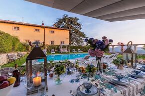 Villa Borbone - Perched on the Lucca Hills