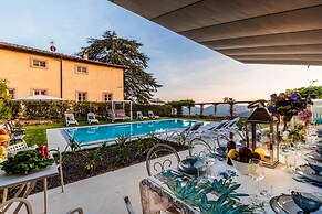 Villa Borbone - Perched on the Lucca Hills