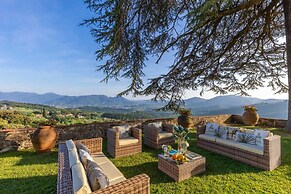 Villa Borbone - Perched on the Lucca Hills