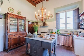 Villa Borbone - Perched on the Lucca Hills