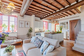 Villa Borbone - Perched on the Lucca Hills