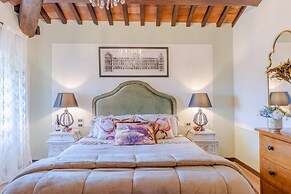 Villa Borbone - Perched on the Lucca Hills