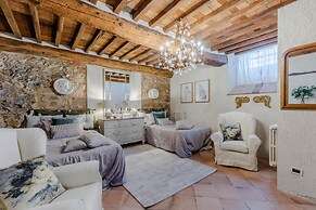 Villa Borbone - Perched on the Lucca Hills