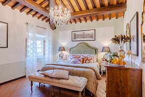 Villa Borbone - Perched on the Lucca Hills