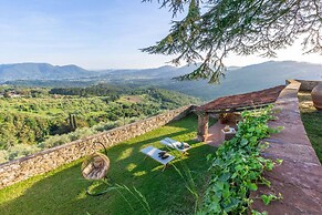 Villa Borbone - Perched on the Lucca Hills