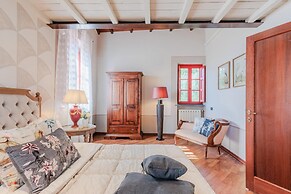 Villa Borbone - Perched on the Lucca Hills