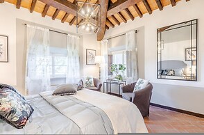 Villa Borbone - Perched on the Lucca Hills