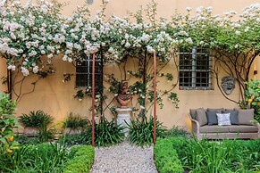 Casa Vanny an Apartment With Private Garden