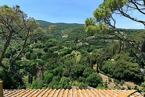 Rocca di Cetona - a Medieval Castle