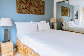 Stylish 3 Bedroom Apartment Near Hollyrood Park