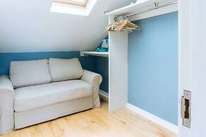 Stylish 3 Bedroom Apartment Near Hollyrood Park