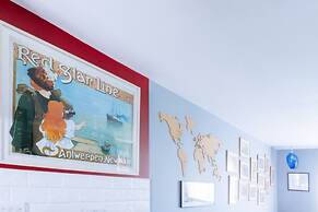 Stylish 3 Bedroom Apartment Near Hollyrood Park