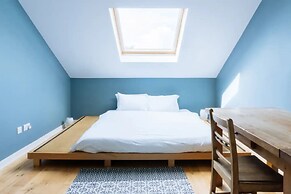 Stylish 3 Bedroom Apartment Near Hollyrood Park