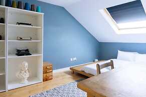 Stylish 3 Bedroom Apartment Near Hollyrood Park