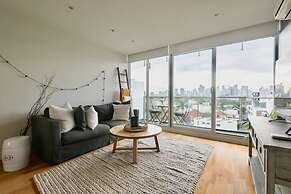 Stylish 2 Bedroom Apartment in Port Melbourne With City Views