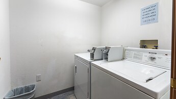 Schmidt's Creek Hotel