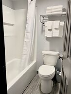 Schmidt's Creek Hotel