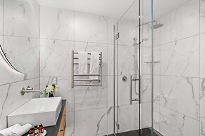 LOVELY 2 BEDROOM APARTMENT WITH INDOOR FIREPLACE