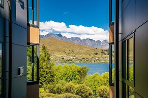 LOVELY 2 BEDROOM APARTMENT WITH INDOOR FIREPLACE