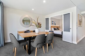 LOVELY 2 BEDROOM APARTMENT WITH INDOOR FIREPLACE