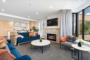 LOVELY 2 BEDROOM APARTMENT WITH INDOOR FIREPLACE