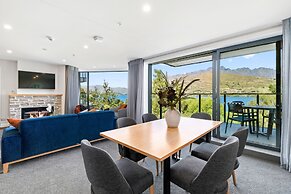 LOVELY 2 BEDROOM APARTMENT WITH INDOOR FIREPLACE