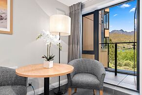 LOVELY 2 BEDROOM APARTMENT WITH INDOOR FIREPLACE